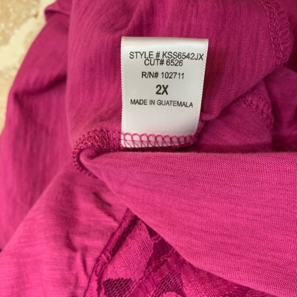 Gibson Plus Tank Lace Floral Top - Picture 4 of 8